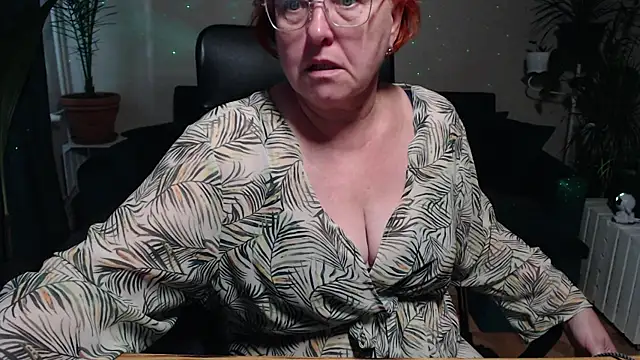 Snapshot of JoannaAndNeighbour chatting on September 2025 07:41:01 AM JoannaAndNeighbour online show from September 2025 07:41:01 AM