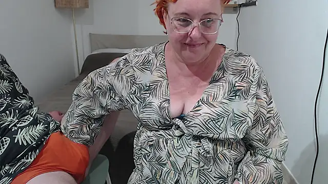 Snapshot of JoannaAndNeighbour chatting on September 2025 12:40:02 PM JoannaAndNeighbour online show from September 2025 12:40:02 PM