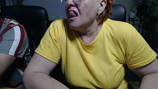 Snapshot of JoannaAndNeighbour chatting on September 2025 08:29:01 AM JoannaAndNeighbour online show from September 2025 08:29:01 AM