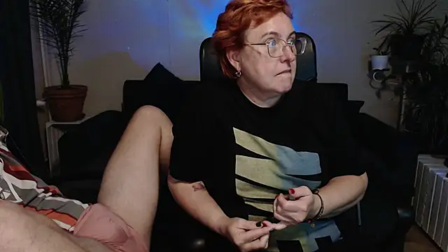 Snapshot of JoannaAndNeighbour chatting on October 2025 02:37:01 PM JoannaAndNeighbour online show from October 2025 02:37:01 PM