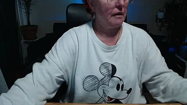 Snapshot of JoannaAndNeighbour chatting on October 2025 10:16:02 AM JoannaAndNeighbour online show from October 2025 10:16:02 AM