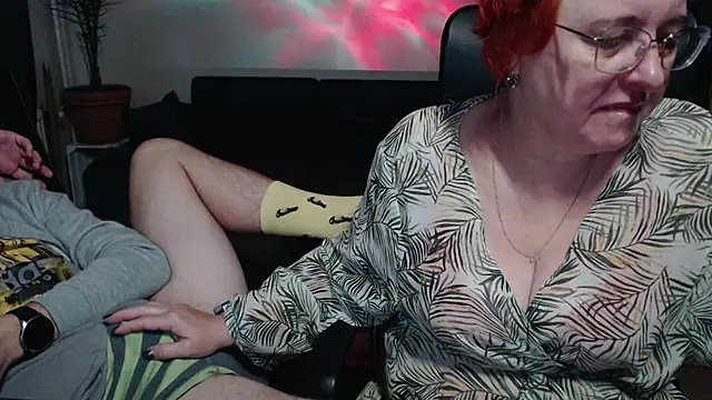 Snapshot of JoannaAndNeighbour chatting on October 2025 08:24:02 AM JoannaAndNeighbour online show from October 2025 08:24:02 AM