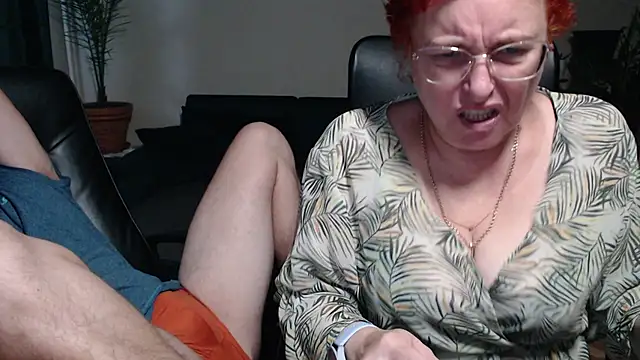 Snapshot of JoannaAndNeighbour chatting on October 2025 07:58:01 AM JoannaAndNeighbour online show from October 2025 07:58:01 AM