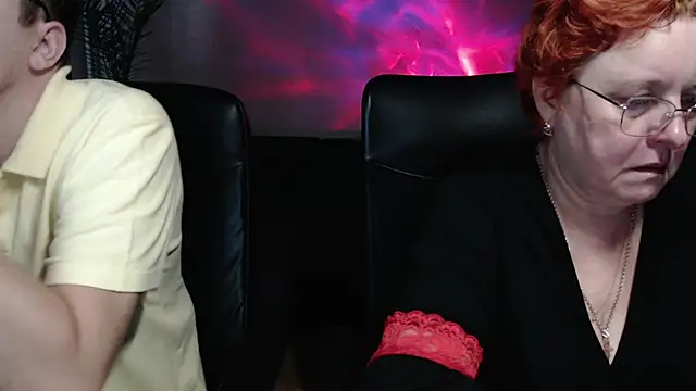 Snapshot of JoannaAndNeighbour chatting on November 2025 09:37:02 AM JoannaAndNeighbour online show from November 2025 09:37:02 AM