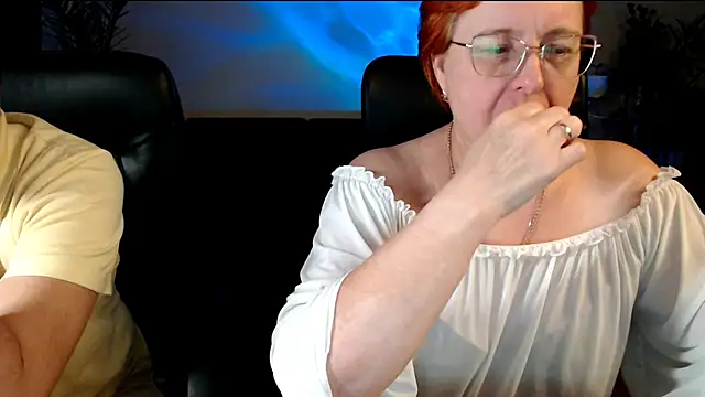 Snapshot of JoannaAndNeighbour chatting on November 2025 01:14:02 PM JoannaAndNeighbour online show from November 2025 01:14:02 PM