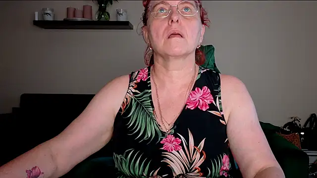 Snapshot of JoannaAndNeighbour chatting on June 2026 07:14:01 AM JoannaAndNeighbour online show from June 2026 07:14:01 AM