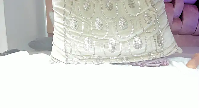 whiite snow online show from December 2024 04:03:02 PM