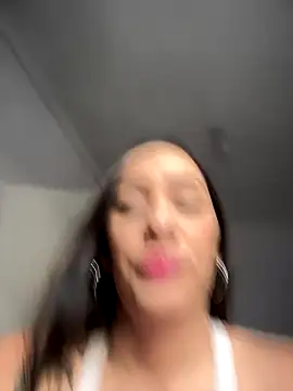 Snapshot of __IRIS__ chatting on December 2025 04:05:01 PM IRIS online show from December 2025 04:05:01 PM