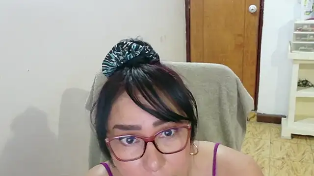 hottplay online show from October 2025 03:18:02 PM