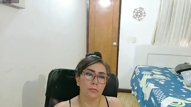 hottplay online show from November 2025 09:26:02 PM