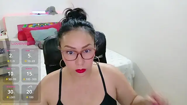 Snapshot of hottplay chatting on May 2026 09:53:01 PM hottplay online show from May 2026 09:53:01 PM