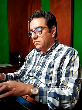 Snapshot of FernandoReuterG chatting on December 2025 06:36:02 PM FernandoReuterG online show from December 2025 06:36:02 PM