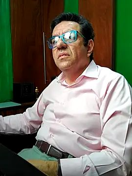 Snapshot of FernandoReuterG chatting on December 2025 05:32:01 PM FernandoReuterG online show from December 2025 05:32:01 PM