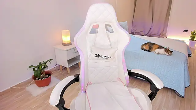 Snapshot of carleee_winter chatting on November 2025 12:43:01 AM carleee winter online show from November 2025 12:43:01 AM