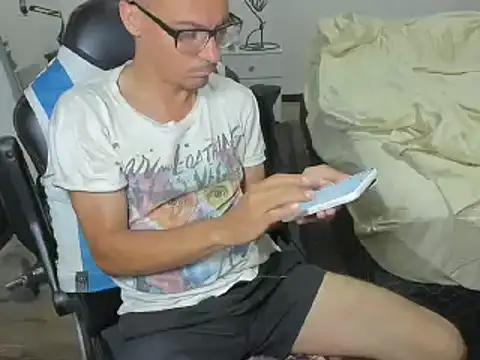 Snapshot of guachin_hunk chatting on December 2024 04:32:01 AM guachin hunk online show from December 2024 04:32:01 AM