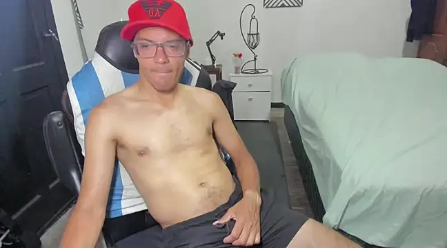 Snapshot of guachin_hunk chatting on January 2025 05:48:01 PM guachin hunk online show from January 2025 05:48:01 PM