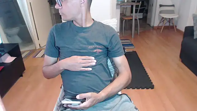 Snapshot of guachin_hunk chatting on November 2025 11:14:02 PM guachin hunk online show from November 2025 11:14:02 PM