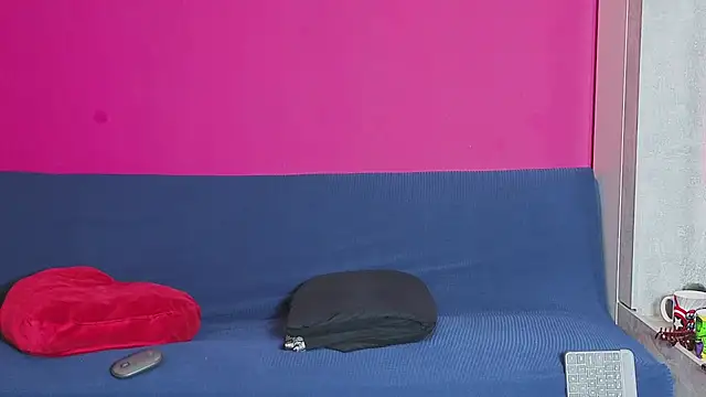 Young Strawberryy online show from June 2026 12:37:01 PM