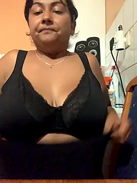 Snapshot of Madsion23 chatting on September 2025 10:43:01 PM Madsion23 online show from September 2025 10:43:01 PM