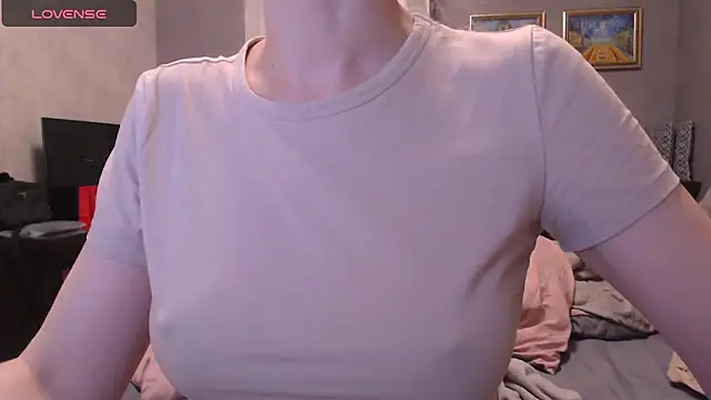 Snapshot of BlondieStar chatting on November 2025 07:49:02 PM BlondieStar online show from November 2025 07:49:02 PM