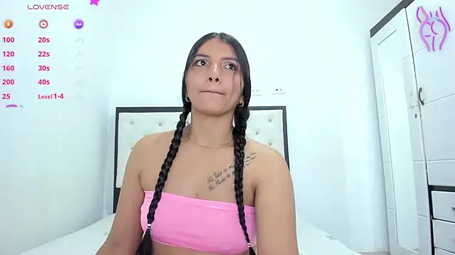 Snapshot of CuteLatinaxx chatting on September 2025 09:22:02 AM CuteLatinaxx online show from September 2025 09:22:02 AM