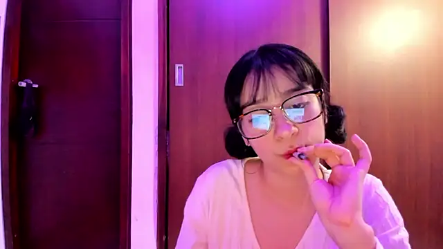 Snapshot of _Lunnaa_ chatting on December 2024 03:26:02 AM Lunnaa online show from December 2024 03:26:02 AM