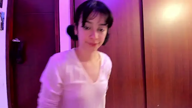 Snapshot of _Lunnaa_ chatting on December 2024 06:32:02 AM Lunnaa online show from December 2024 06:32:02 AM