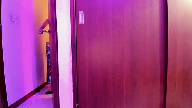 Snapshot of _Lunnaa_ chatting on December 2024 01:48:01 AM Lunnaa online show from December 2024 01:48:01 AM