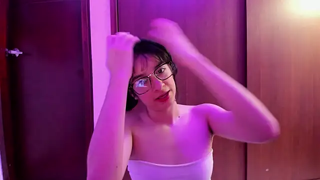 Snapshot of _Lunnaa_ chatting on December 2024 05:04:02 AM Lunnaa online show from December 2024 05:04:02 AM