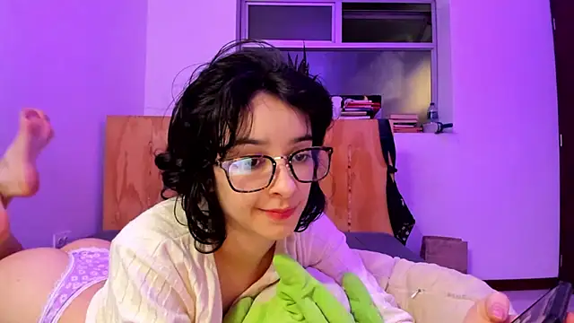 Snapshot of _Lunnaa_ chatting on January 2025 03:02:02 AM Lunnaa online show from January 2025 03:02:02 AM