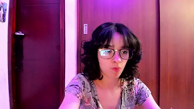 Snapshot of _Lunnaa_ chatting on February 2025 12:41:02 AM Lunnaa online show from February 2025 12:41:02 AM