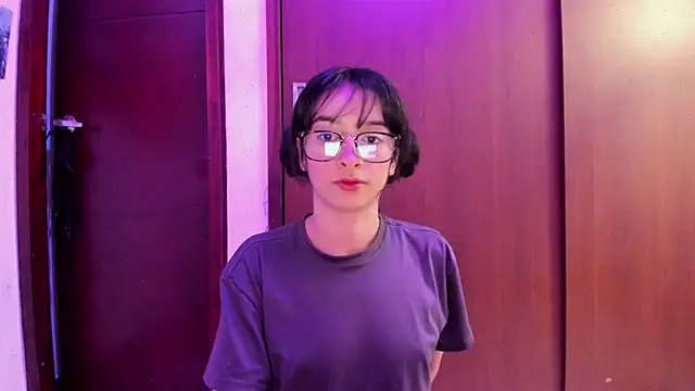 Snapshot of _Lunnaa_ chatting on February 2025 01:57:01 AM Lunnaa online show from February 2025 01:57:01 AM