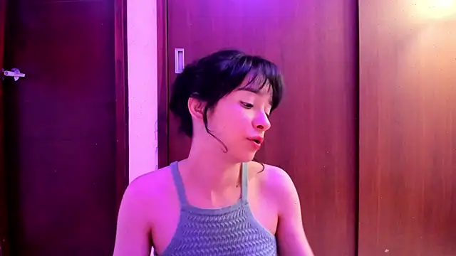 Snapshot of _Lunnaa_ chatting on March 2025 02:19:02 AM Lunnaa online show from March 2025 02:19:02 AM