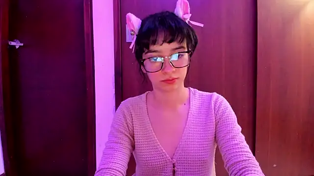 Snapshot of _Lunnaa_ chatting on March 2025 12:48:01 AM Lunnaa online show from March 2025 12:48:01 AM