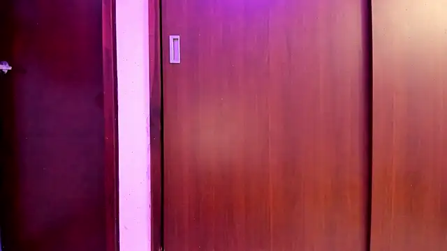 Snapshot of _Lunnaa_ chatting on March 2025 01:24:02 AM Lunnaa online show from March 2025 01:24:02 AM