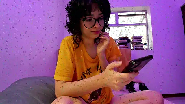 Snapshot of _Lunnaa_ chatting on September 2025 10:53:01 PM Lunnaa online show from September 2025 10:53:01 PM