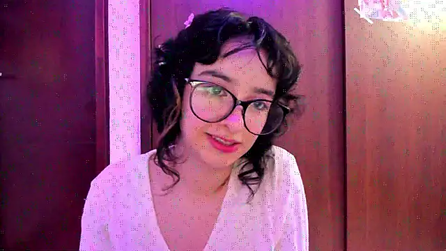 Snapshot of _Lunnaa_ chatting on September 2025 10:36:01 PM Lunnaa online show from September 2025 10:36:01 PM