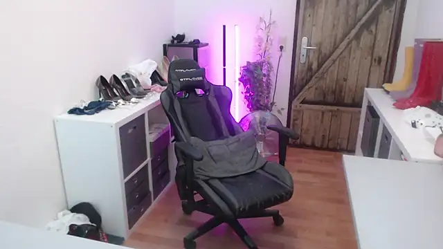 Snapshot of GeilesLuder75 chatting on November 2025 09:25:02 PM GeilesLuder75 online show from November 2025 09:25:02 PM