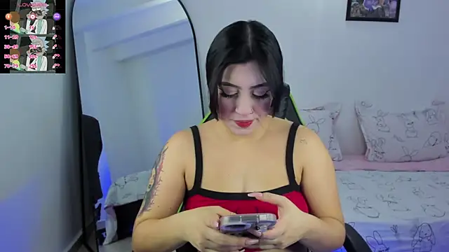 Snapshot of caroline23_x chatting on February 2025 04:05:01 AM caroline23 x online show from February 2025 04:05:01 AM