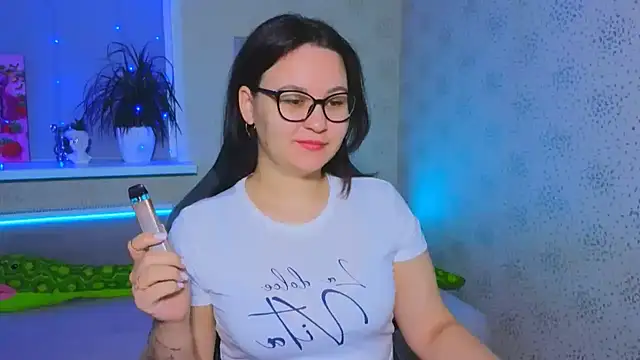 EsterLogan online show from November 2025 08:39:02 AM