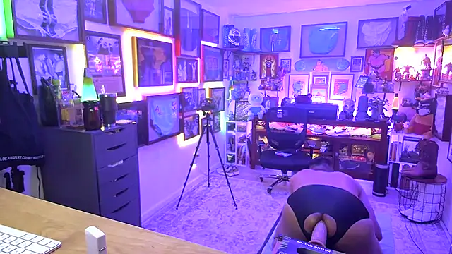 Snapshot of Briefs_bud chatting on February 2025 04:25:02 AM Briefs bud online show from February 2025 04:25:02 AM