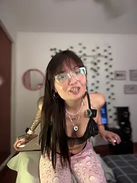 LunaXuan online show from November 2025 03:50:01 AM