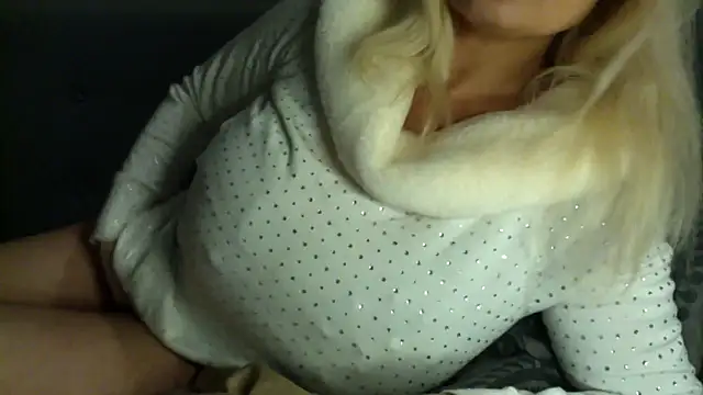 Snapshot of Lisavontease chatting on December 2024 09:22:01 PM Lisavontease online show from December 2024 09:22:01 PM