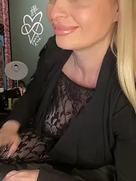 Snapshot of Lisavontease chatting on September 2025 12:50:02 PM Lisavontease online show from September 2025 12:50:02 PM