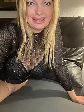 Lisavontease online show from April 2026 07:07:02 PM