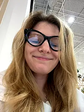 Snapshot of MaryHiggins chatting on November 2025 01:34:02 PM MaryHiggins online show from November 2025 01:34:02 PM