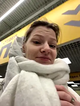 Snapshot of MaryHiggins chatting on November 2025 12:20:01 PM MaryHiggins online show from November 2025 12:20:01 PM