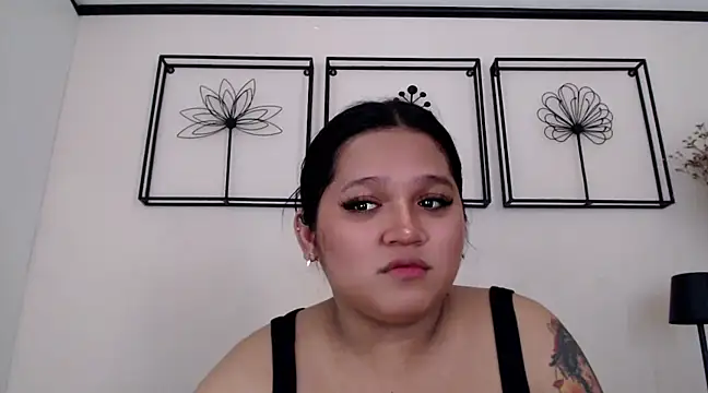 Snapshot of EmpressYna chatting on March 2025 05:57:02 AM EmpressYna online show from March 2025 05:57:02 AM