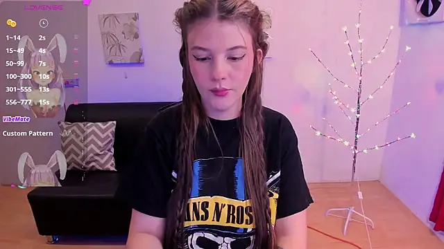 Snapshot of MillySandlerr chatting on January 2025 12:54:02 PM MillySandlerr online show from January 2025 12:54:02 PM