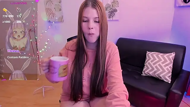 Snapshot of MillySandlerr chatting on February 2025 03:19:02 PM MillySandlerr online show from February 2025 03:19:02 PM